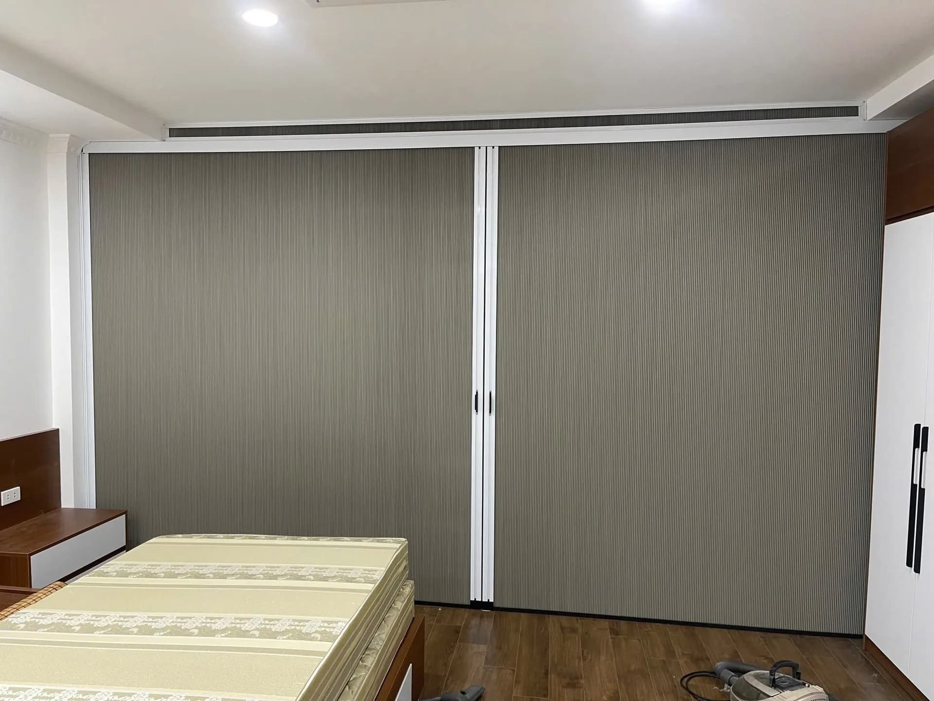 Lắp đặt cửa lưới chống muỗi xếp xích hệ 45 tại Biệt thự Ciputra, Tây Hồ, Hà Nội